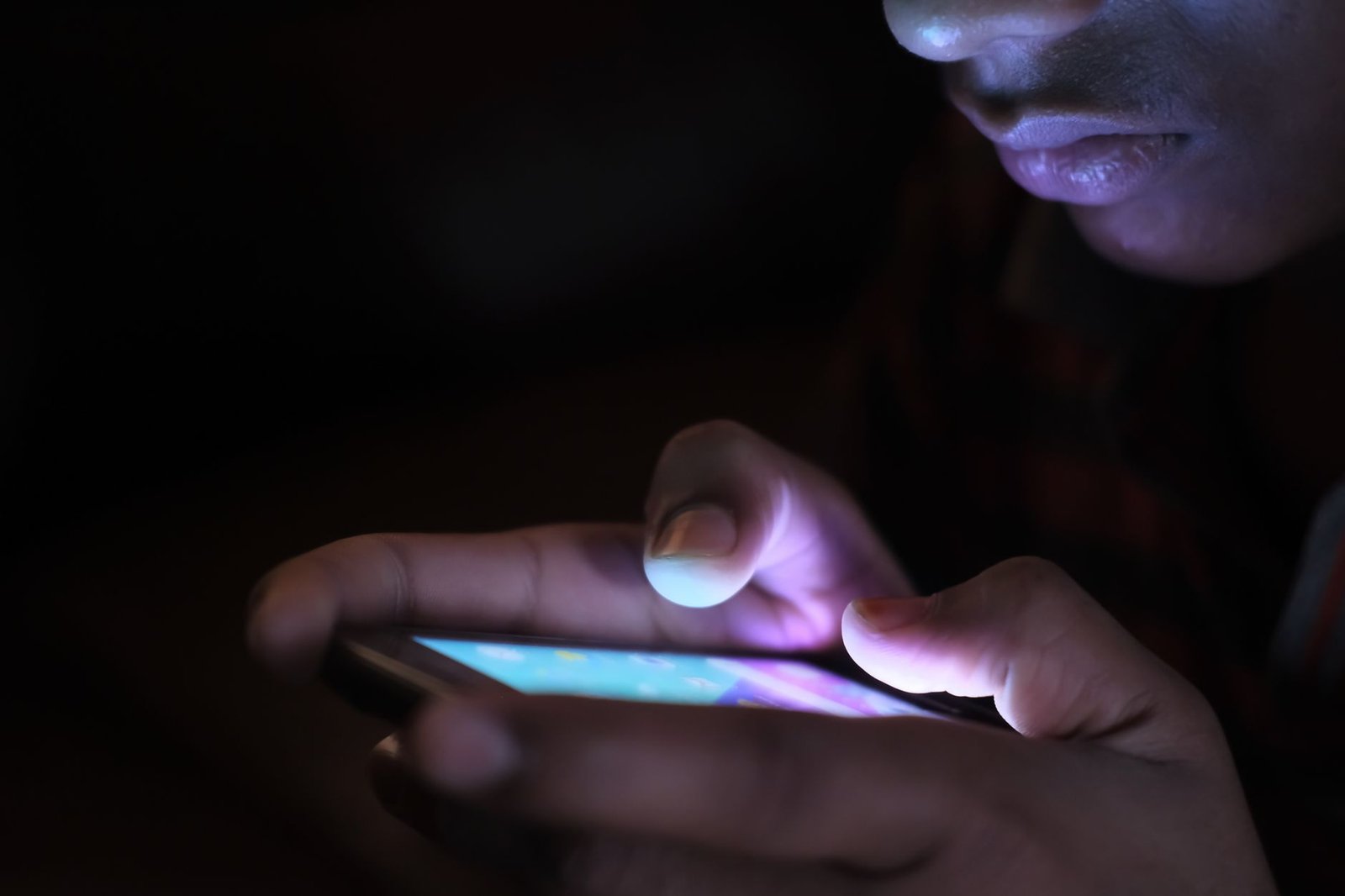 Los vídeos cortos como TikTok o Reels se relacionan con más ansiedad y depresión, pero el mayor metaanálisis hasta la fecha señala que el problema no es el tiempo, sino la dependencia