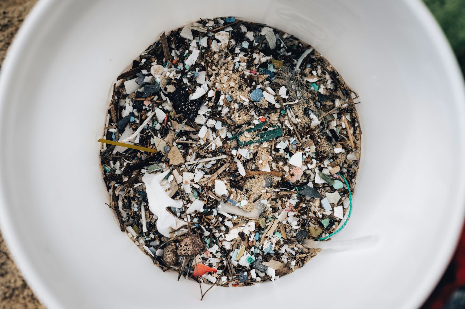 Microplastics aren’t so inert after all: their wet surfaces make reactive oxygen on their own